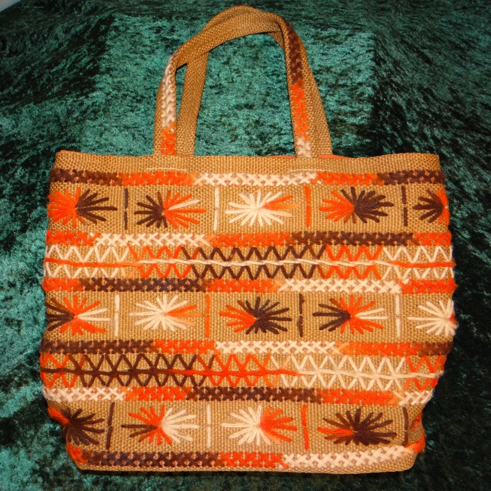 Beautiful vintage purse / tote/ purse / bag.